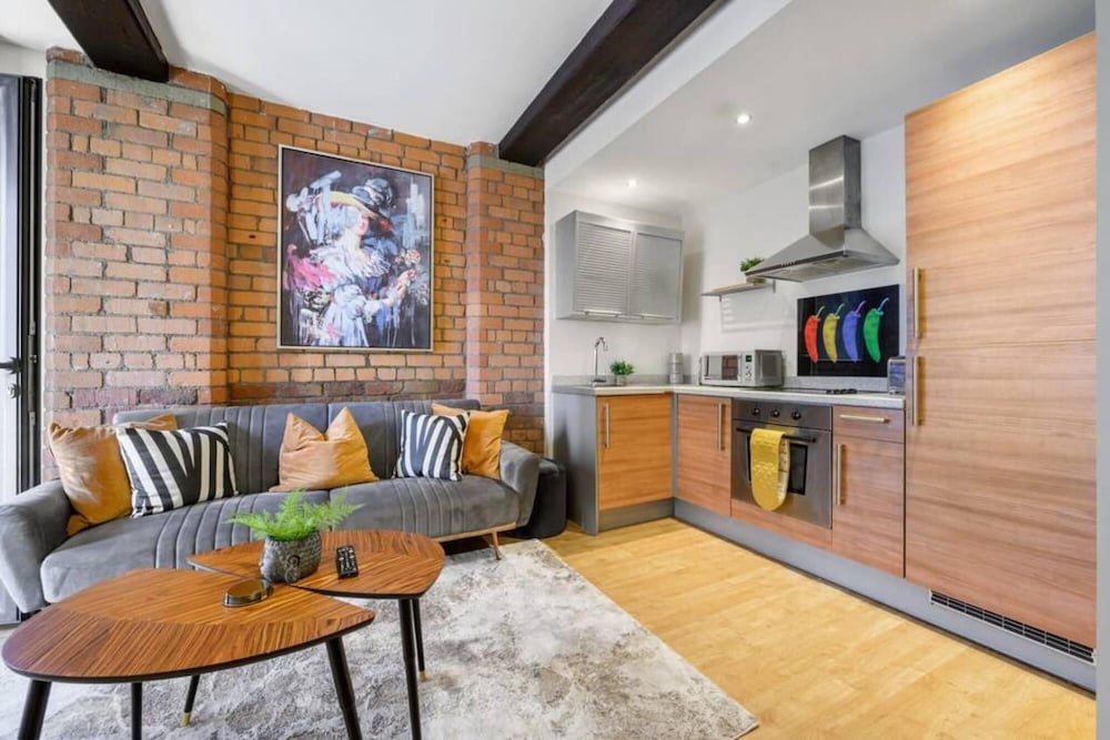 Host Apartments Queen Square Apartment