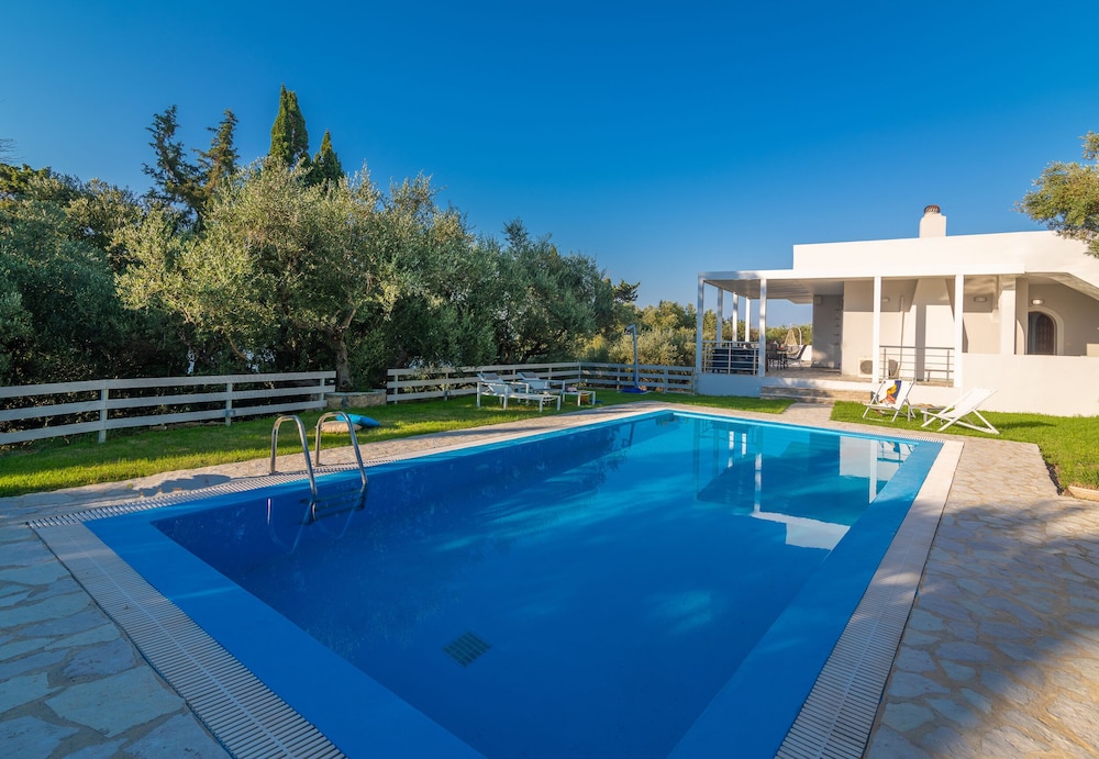 Ammoudi Harmony Villa