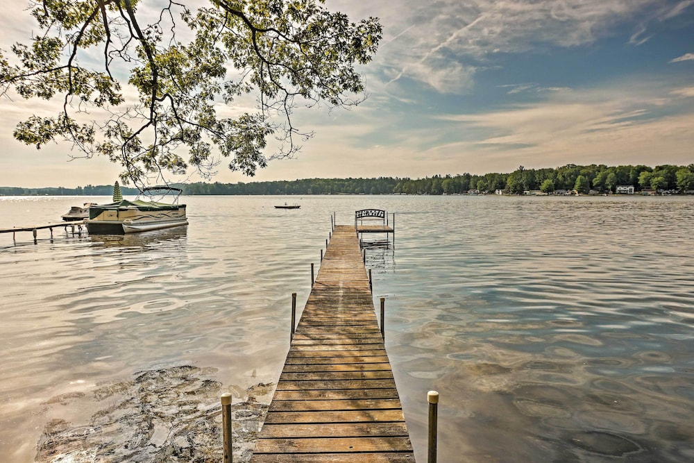 Le Roy Lakefront Retreat w/ Dock Kayaks! - Property Image 13