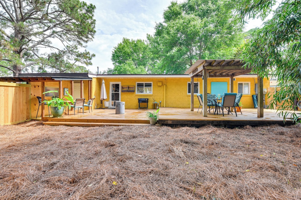 Fort Walton Beach Home ~ 2 Mi to Okaloosa Island!