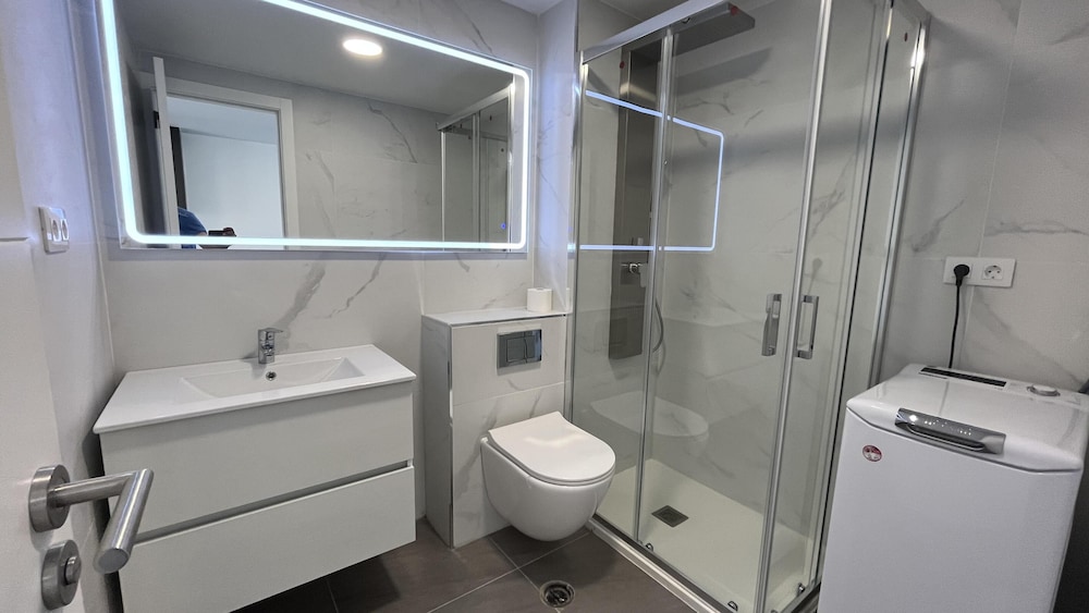 Renovated Apartment by the Beach and Yumbo Centre