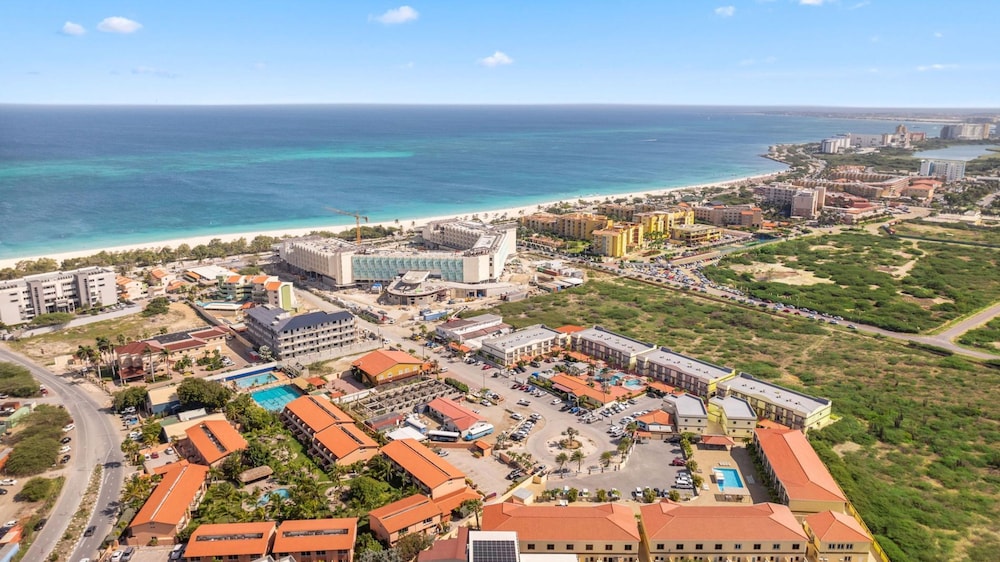 Charming 1br1ba Condo Steps From Eagle Beach