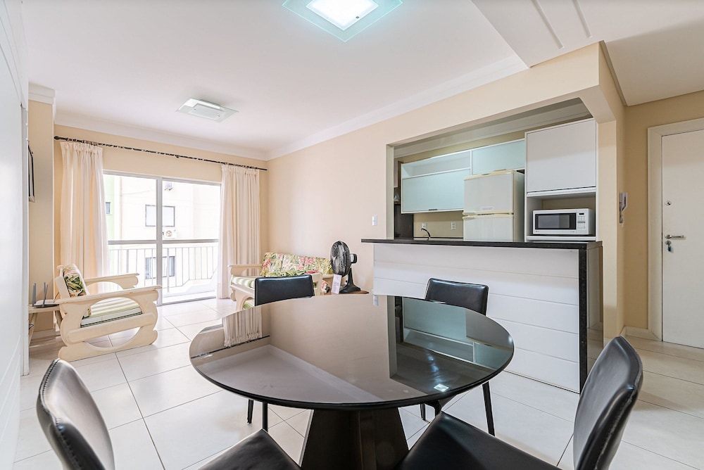 Sea View apt 130m From the Beach in BC Erg605