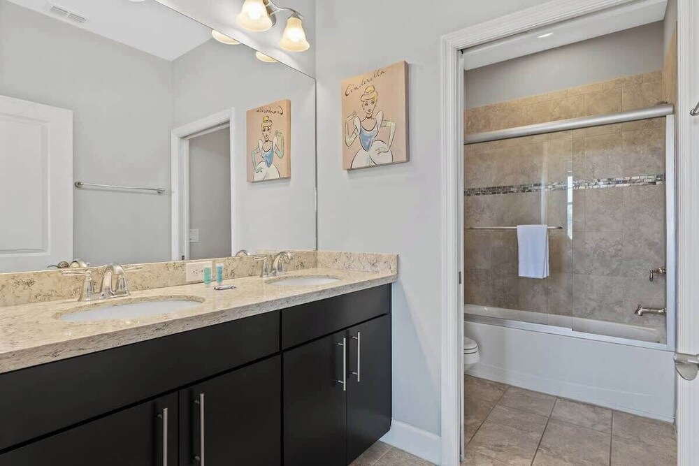 Comfortable Vacation Home up to 10 People