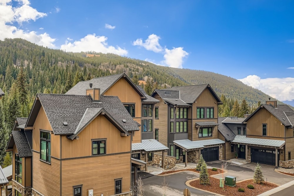 37 Alcove 3 Bedroom Townhouse