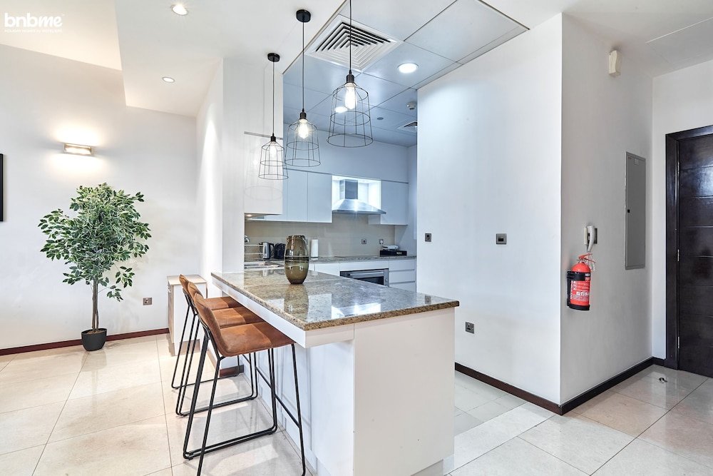 1B-Tiara Aquamarine-G05 by bnbme homes
