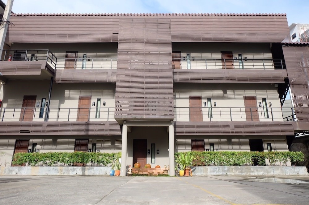 Hotel I-House Chiangrai - Image 1