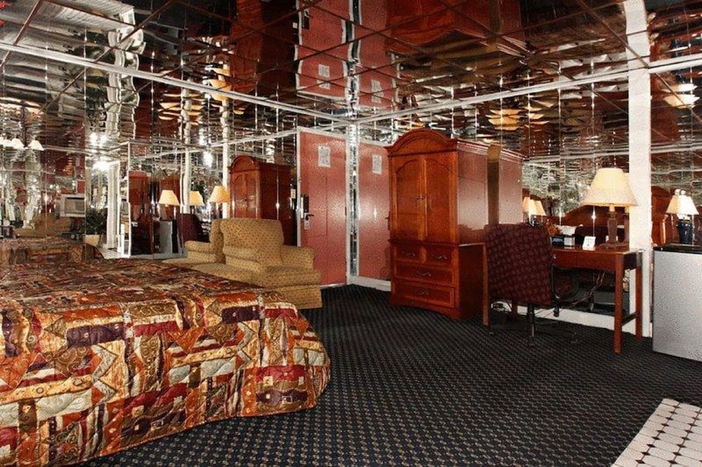 Regal Inn  Suites - Property Image 2