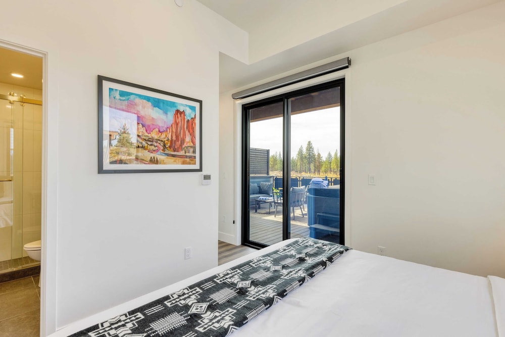 2 Units Minutes to Downtown Bend Hot Tub 1208 Skyline Ranch by Avantstay