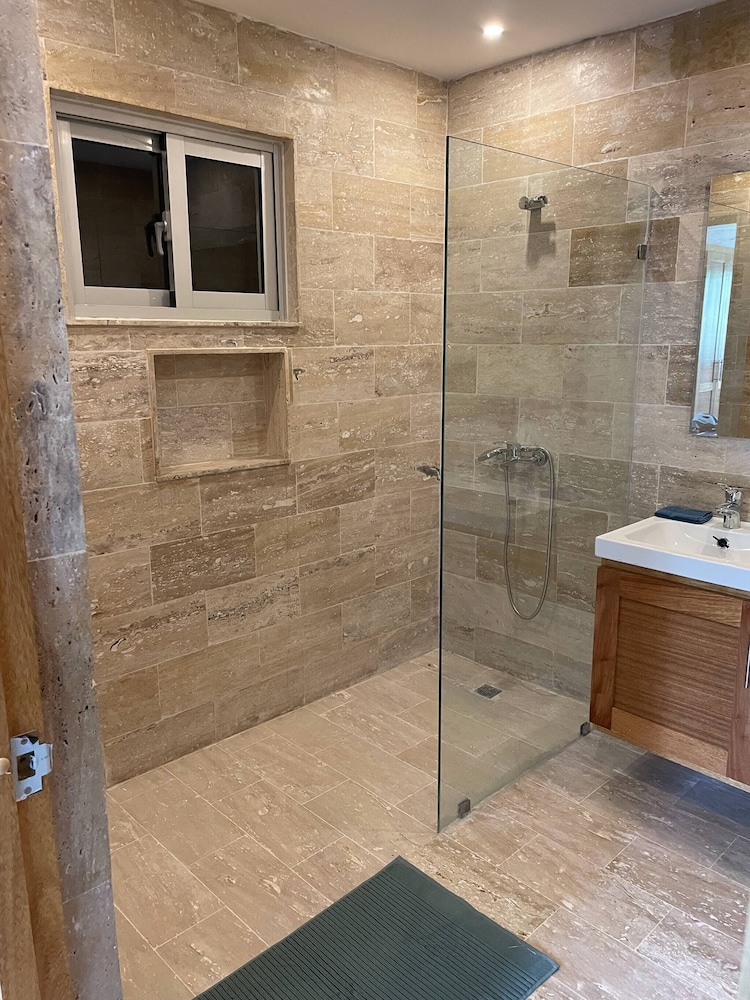 Large 3-bedroom Apartment