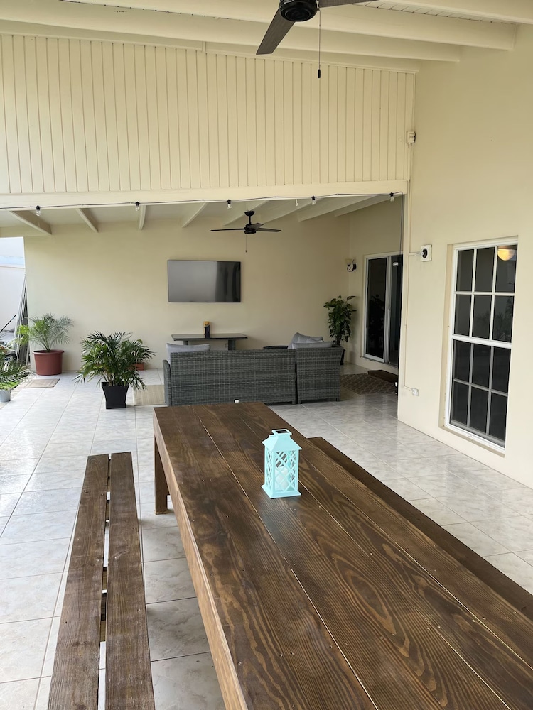 3 Bedroom Villa in Pos Chiquito Sun and Fun 5 Minute Walk to Beach