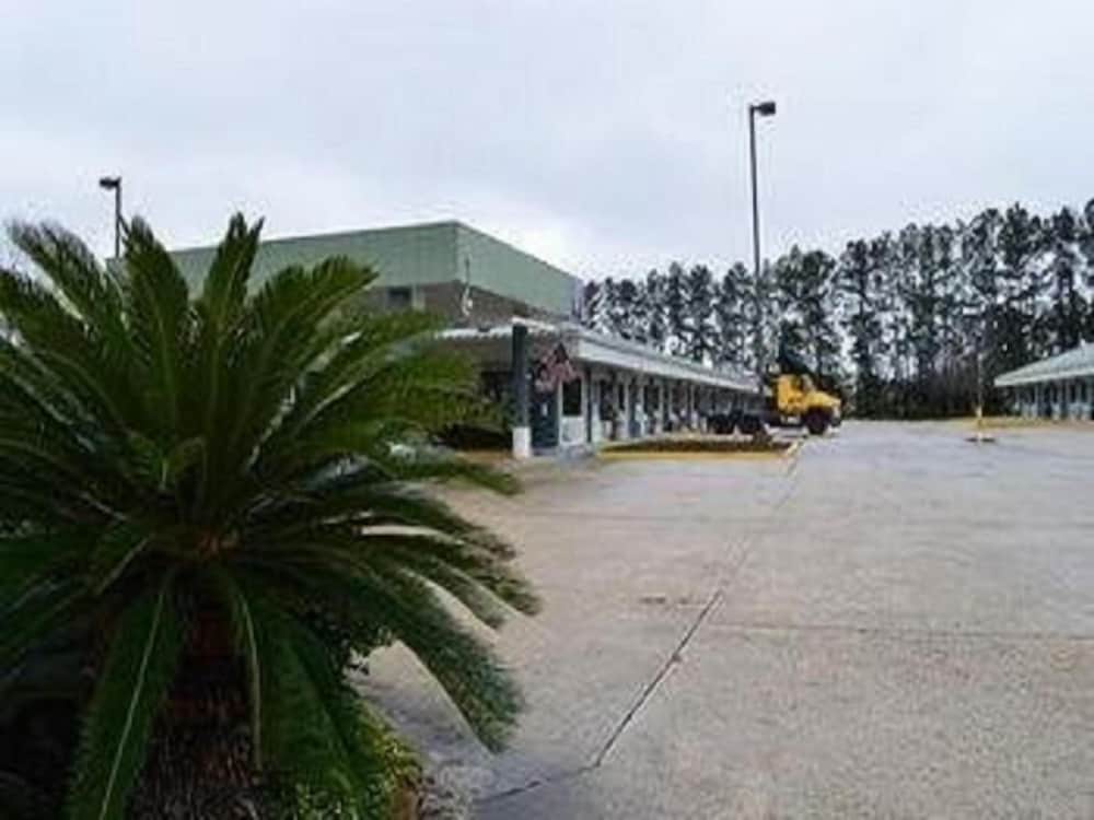 Hammond Vacations - Stay Express Inn Hammond - Property Image 4