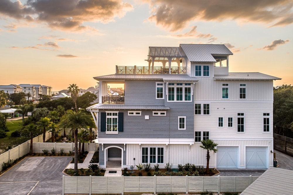 Rooftop Deck Gulf View Pool Firepit Walk to Beach Rosemary Beach