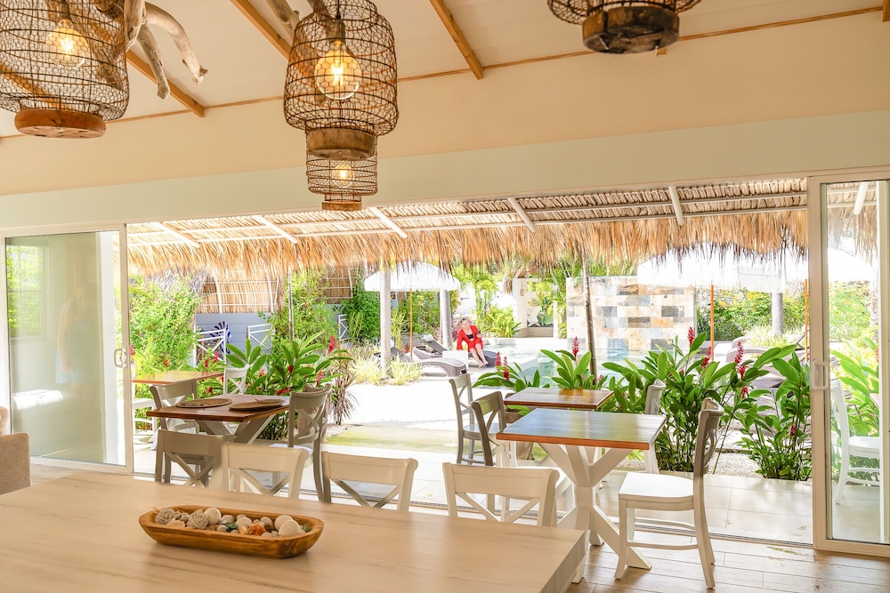Les Voiles Blanches Tamarindo