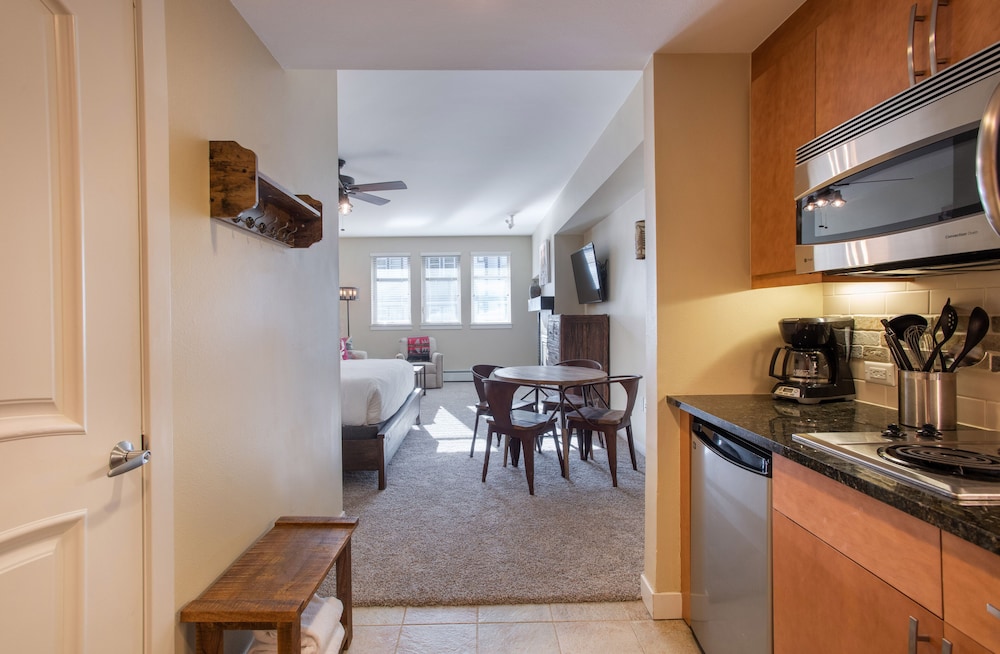 Fraser Crossing/Founders Pointe, Condo Top Floor Ski-In/Ski-Out (Premium-Rated Condo 3622) - Property Image 21