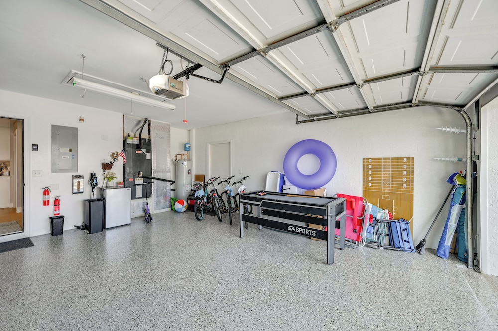 Resort Community Escape: Naples Home 5 Mi to Beach