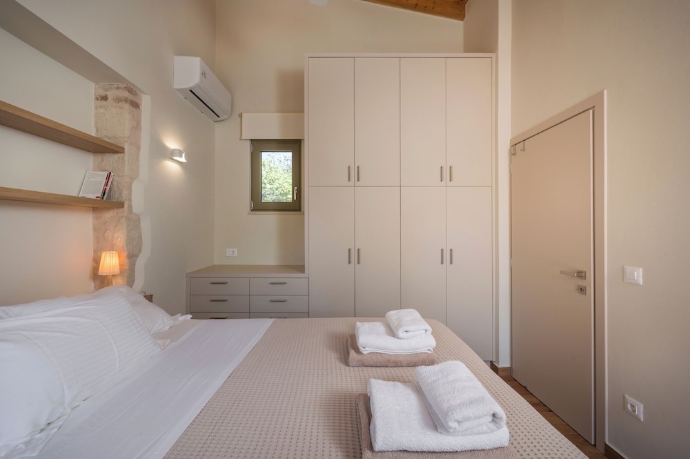 Lithos Residence
