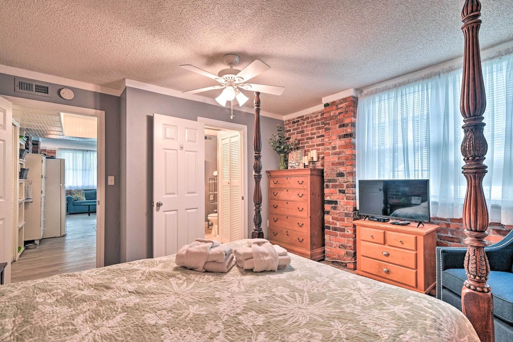 Ground Floor Unit: 10 Miles to Myrtle Beach view 3