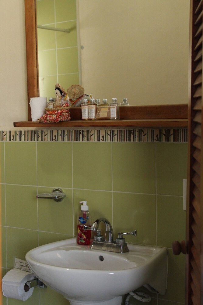 Room in B&B - Cancun Guest House 4 Terrace Tub