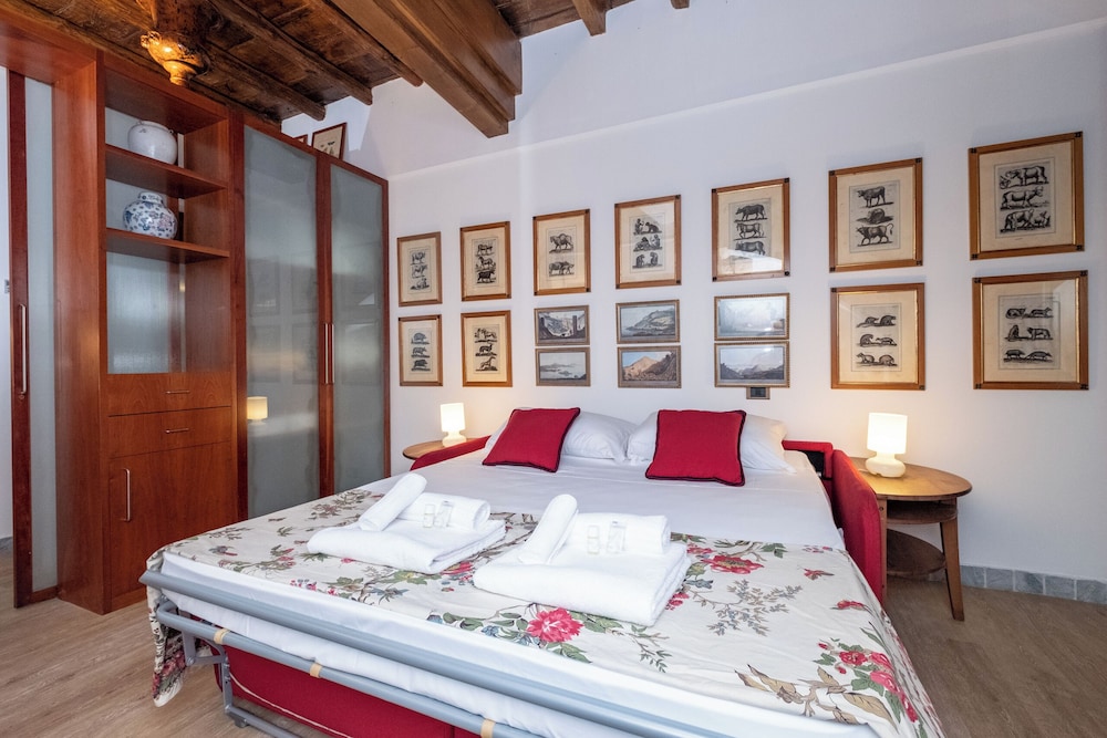 Campo De' Fiori Apartments