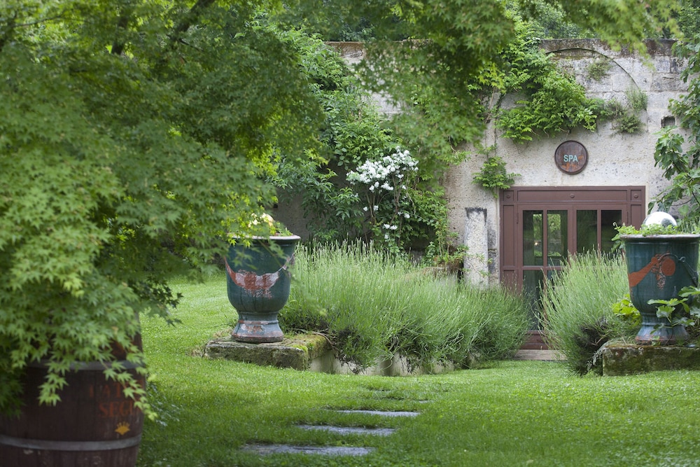 Château Latour Segur Suites & Spa