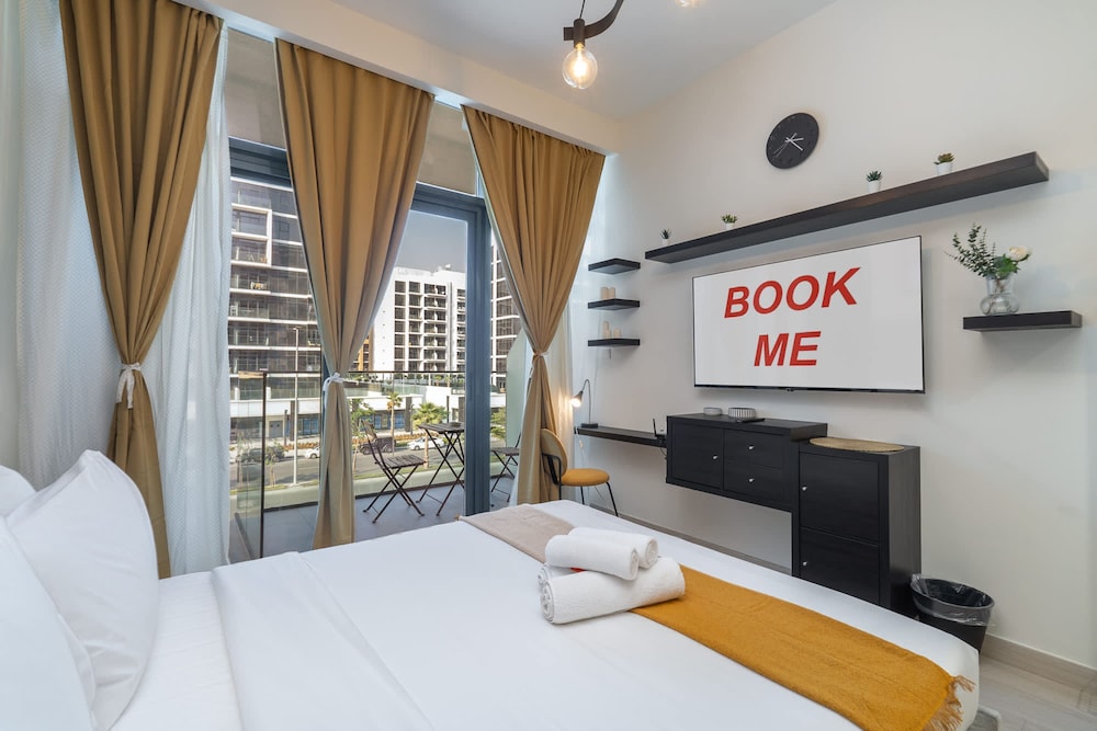 Homey Studio Apartment Perfect for 2 at Azizi Riviera 46