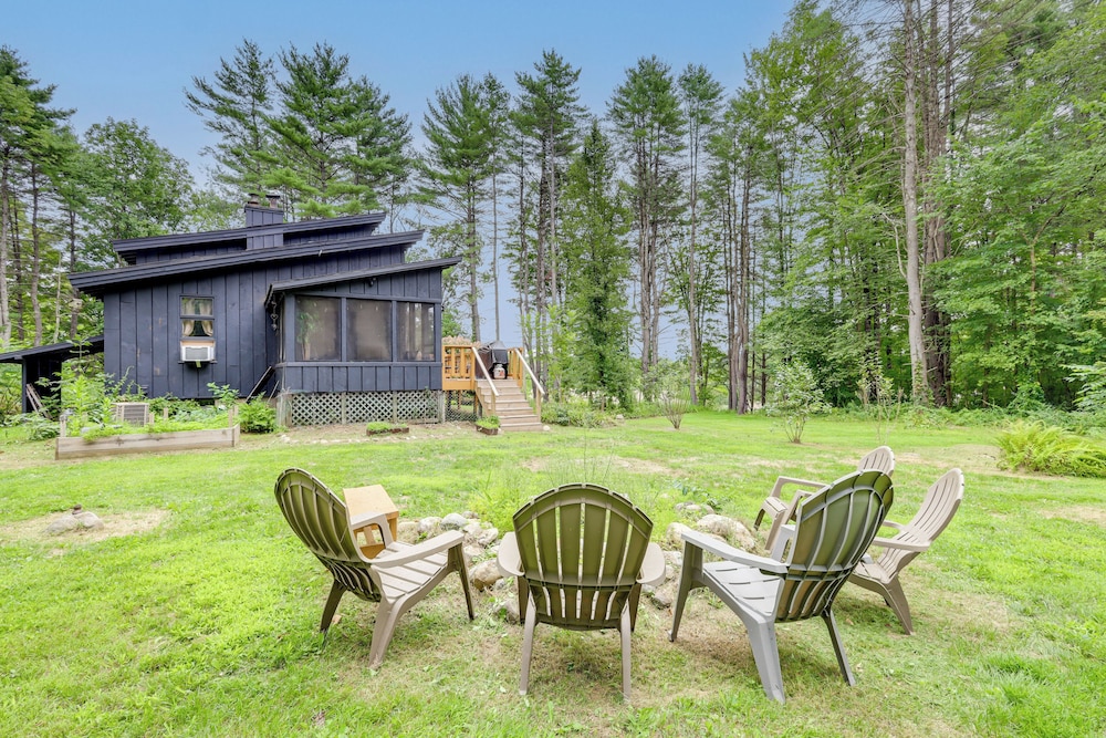 7 Mi to Glens Falls: Peaceful Retreat w/ Game Room