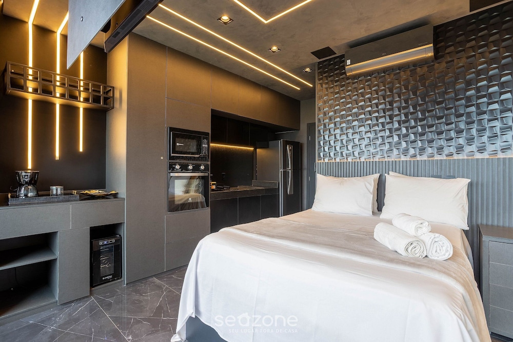 Apt w/ Balcony & View, 280m From the Metro Hbw2317