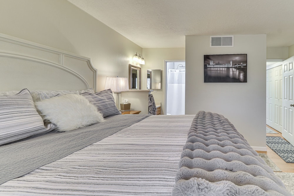 4 Mi to Old Town Plaza: Albuquerque Home w/ Patio