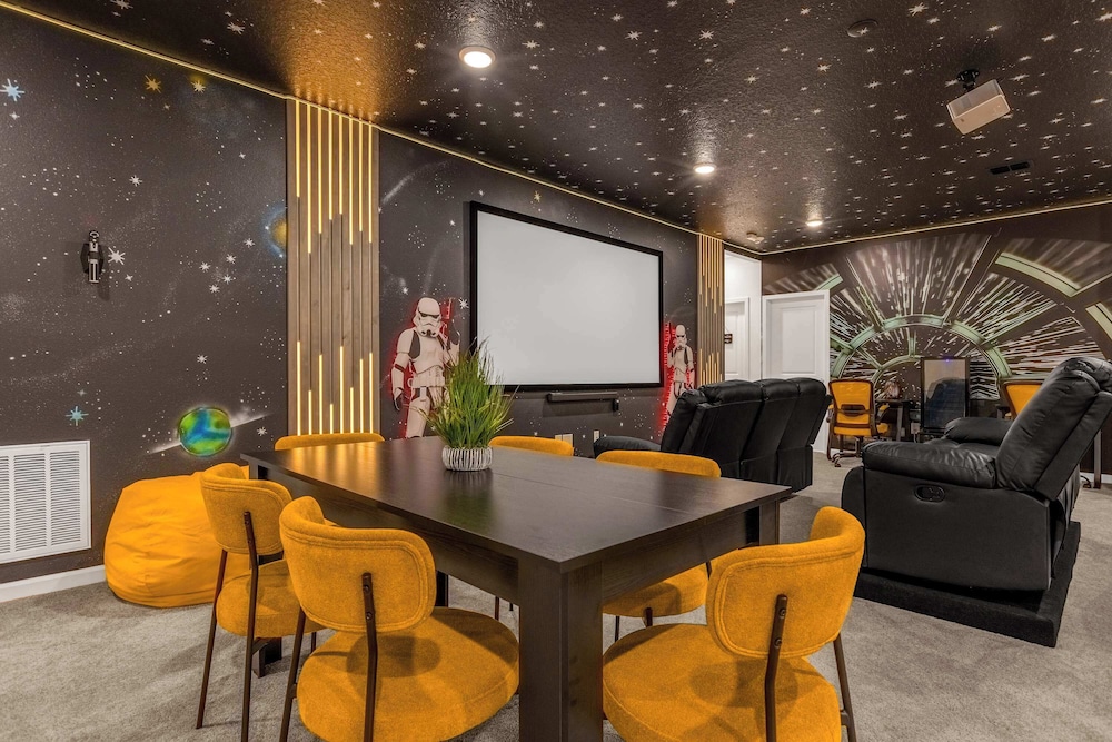 Upstay Epic 15br Mansion for Big Groups Near Parks