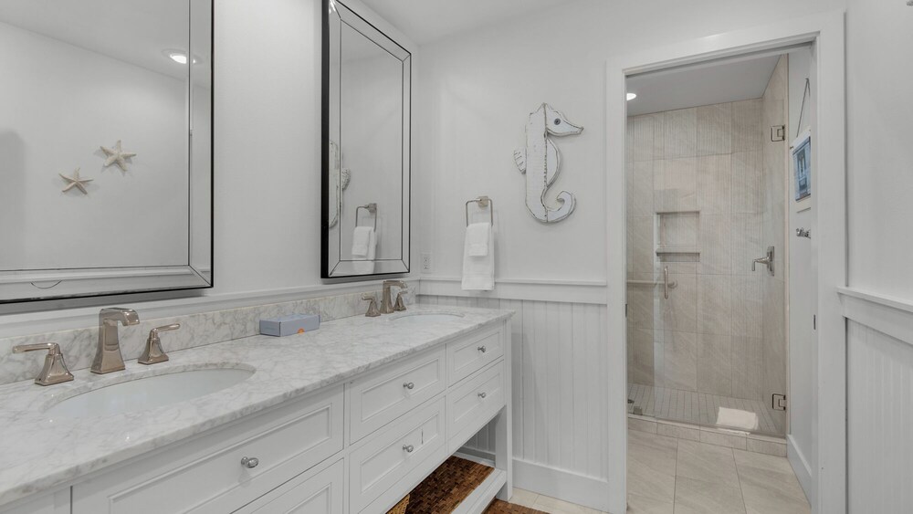 Charming Beach Cottage, 2 Pools and Tennis Access + Free Attraction Tickets!