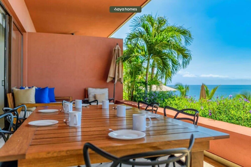 Luxurious 3BR Condo Right Next to the Beach - King