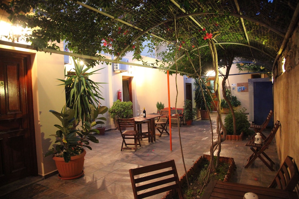 Ventoura Studios & Apartments
