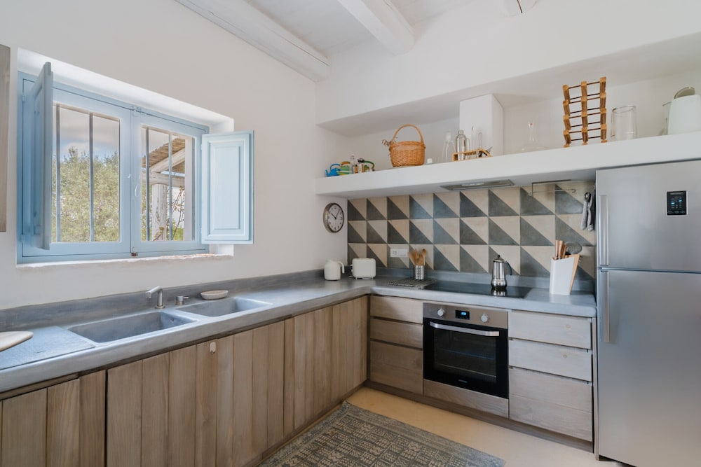 Ker Rail Villa With Pool by Wonderful Italy