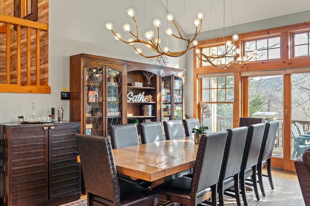 Mountain Escape With Game Room Balcony Stunning Views in the Poconos Christina