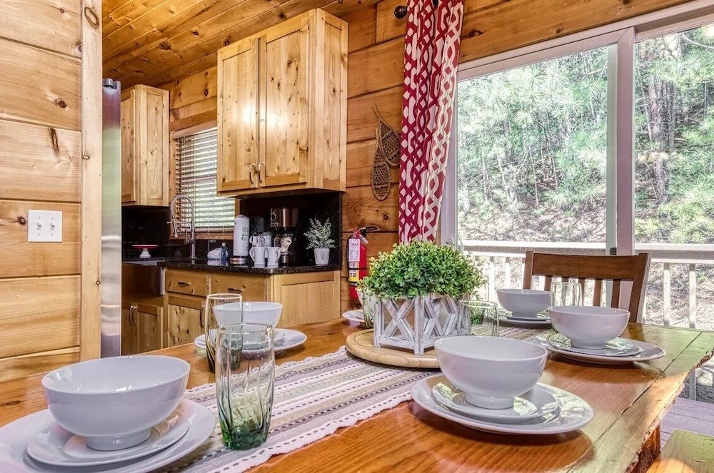 Tennessee Risky 3 Bedroom Cabin