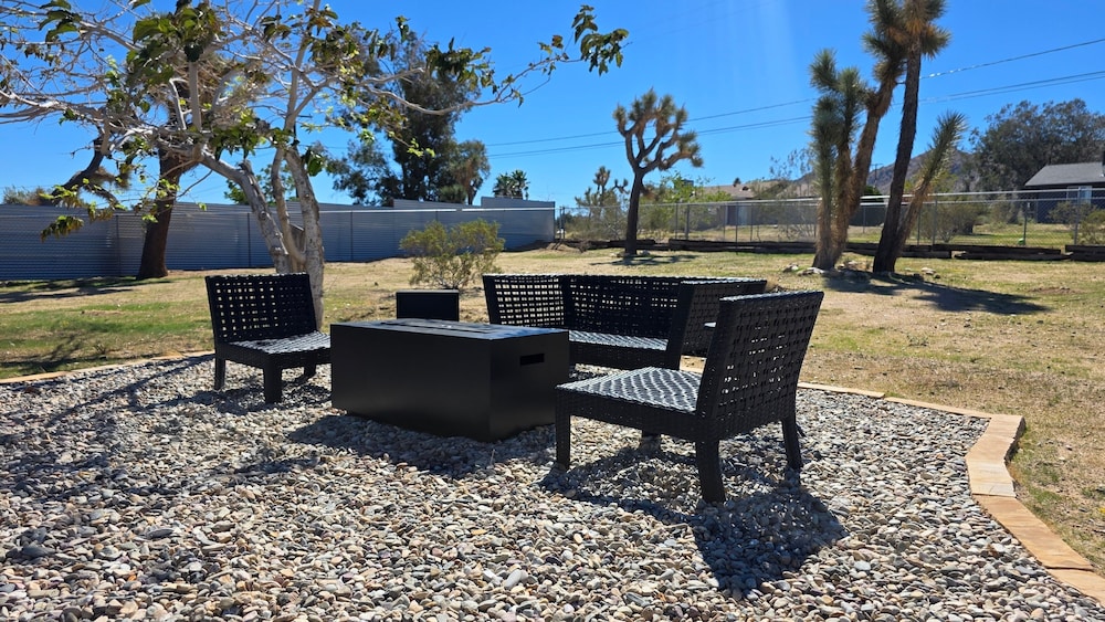 Starlight Ranch - Hot Tub, Fire Pit & Grill 3 Bedroom Home