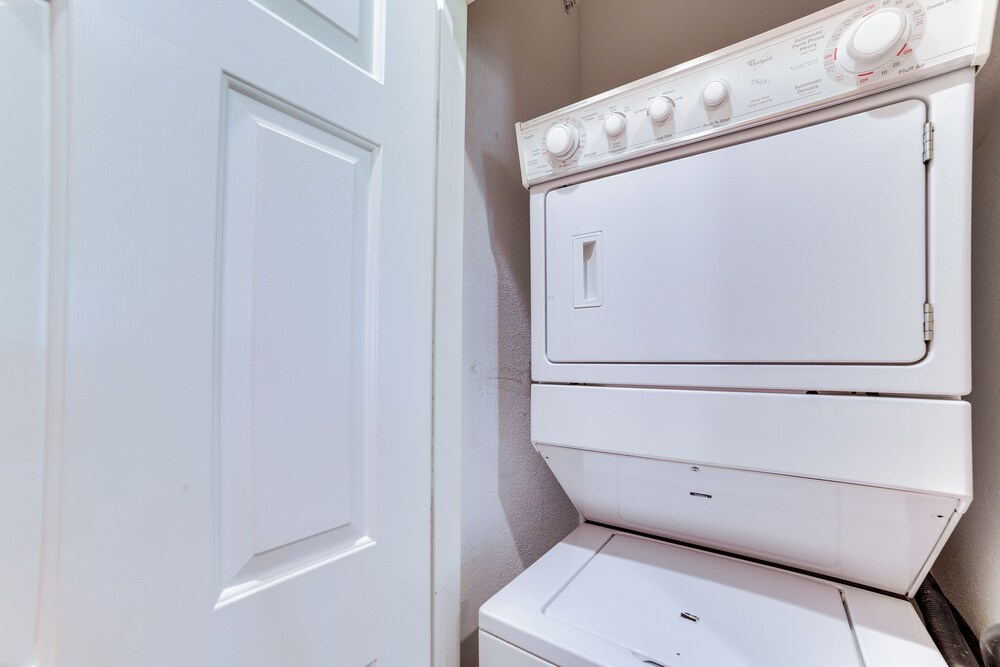 Game & Movie Rooms! Unit 4 Mi to Branson Landing