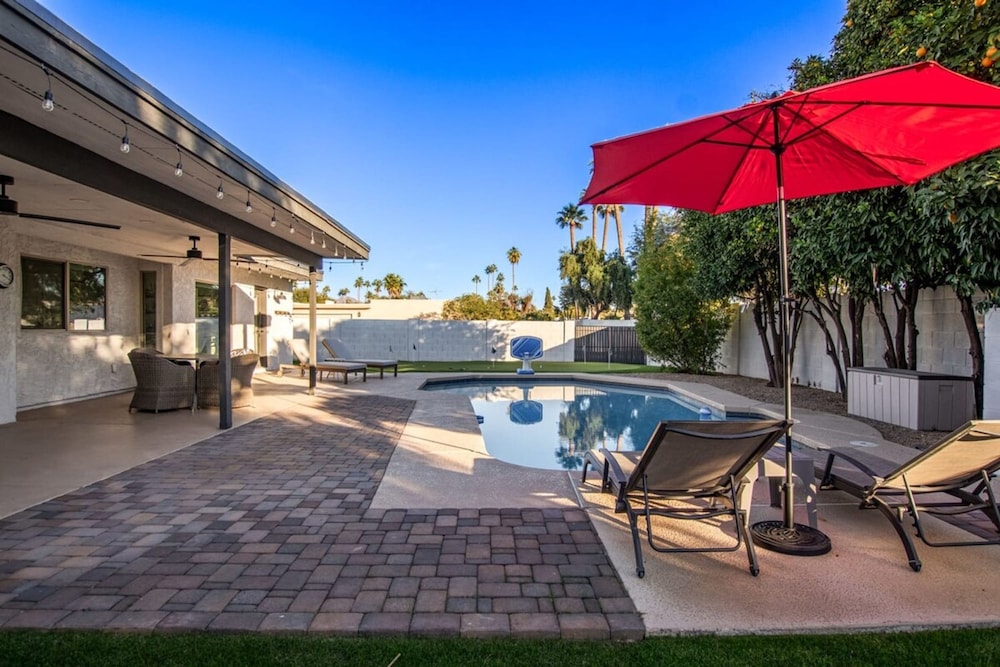Citrus Grove Heated Pool Putt Grn Gameroom