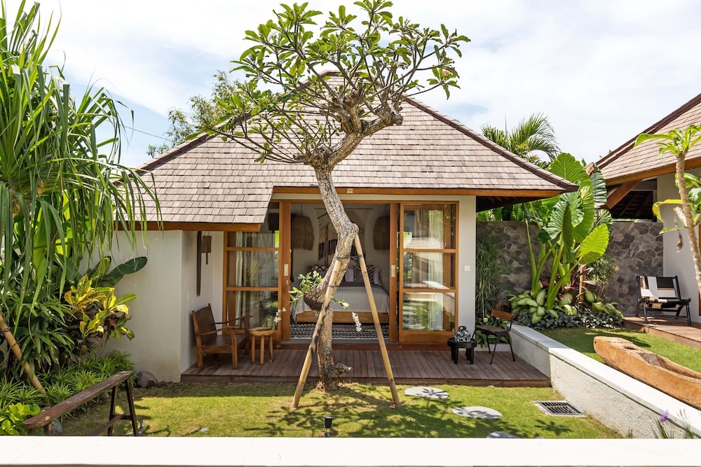 Villa Chempaka by Alfred in Bali - New Luxe Tropical 4BR Dream Villa in Canggu