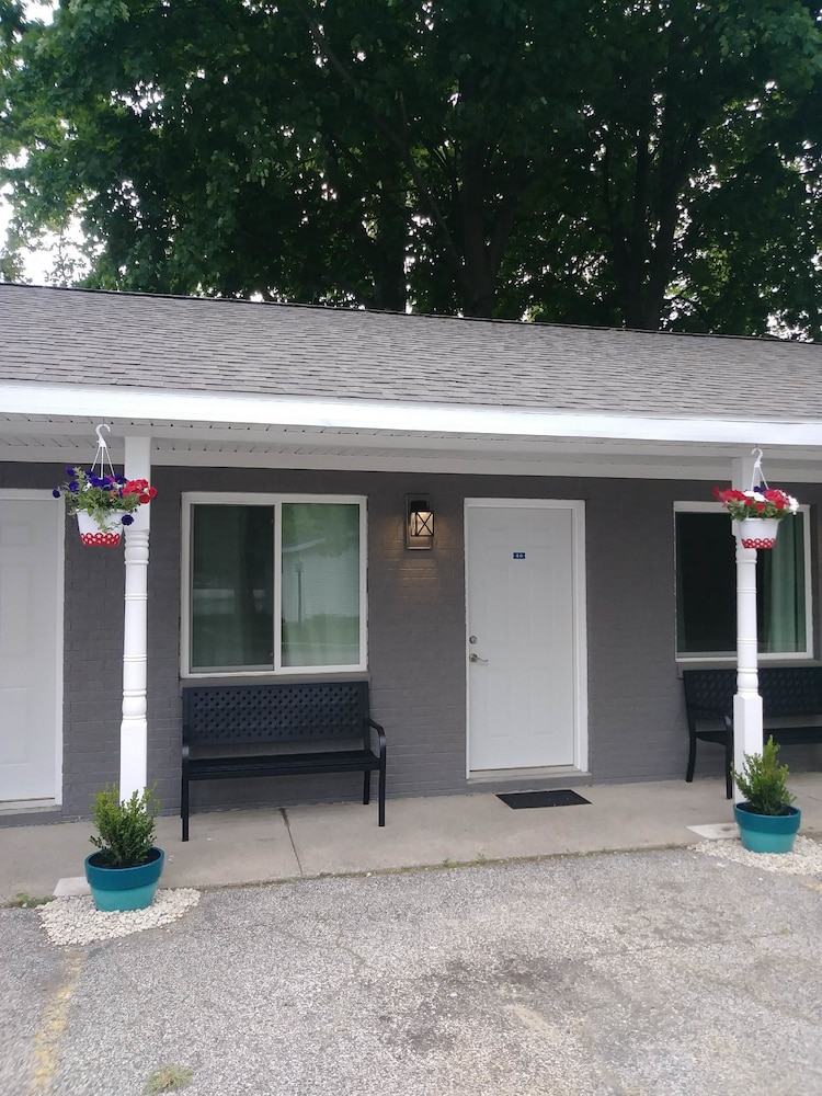 Lake Land Inn