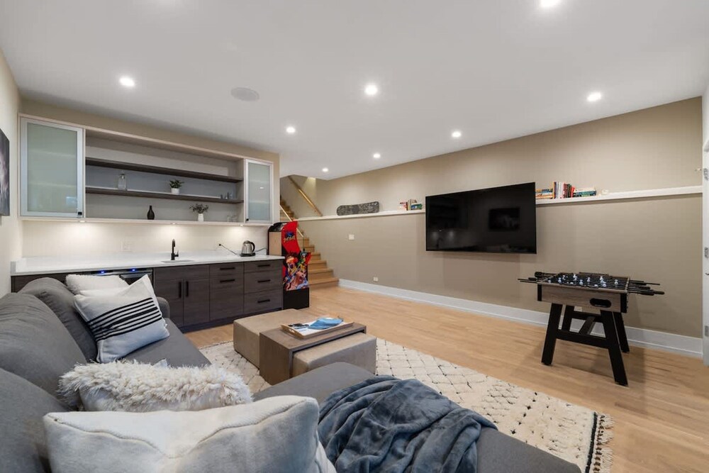 Stunning 5BR Home With 2 Rooftops Sauna Hot Tub