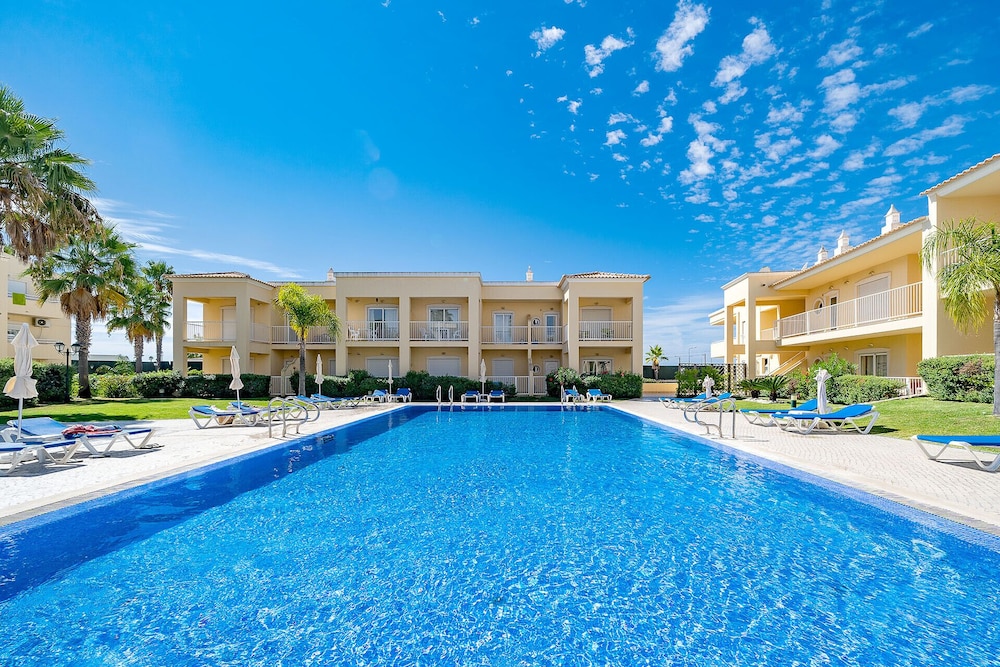 Albufeira Palm Tree With Pool by Homing