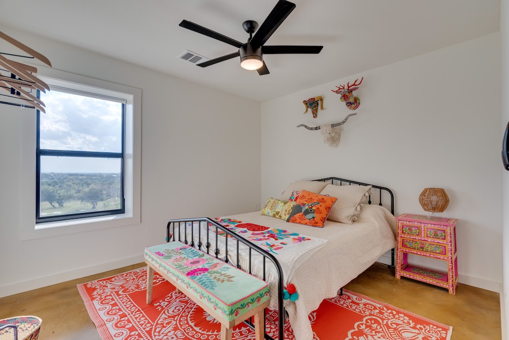 Getaway w/ Fire Pit 5 Mi to Pedernales River! - Property Image 22