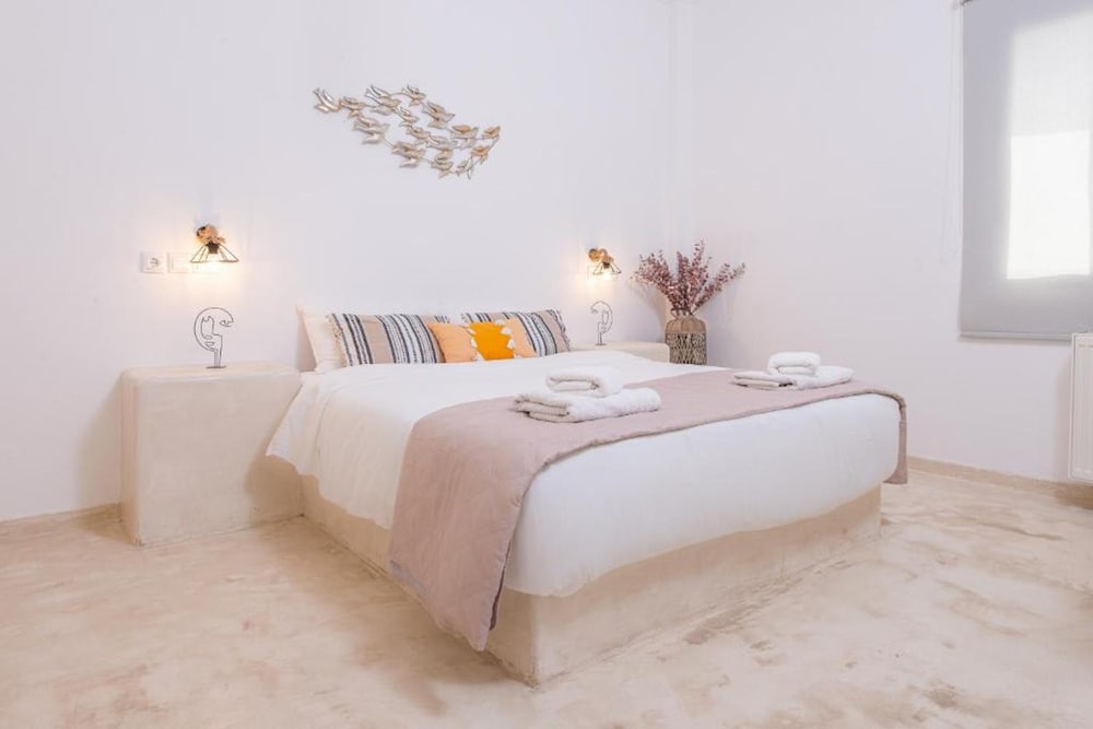 Golden Sunrise Suites - Santorini Superior Suite