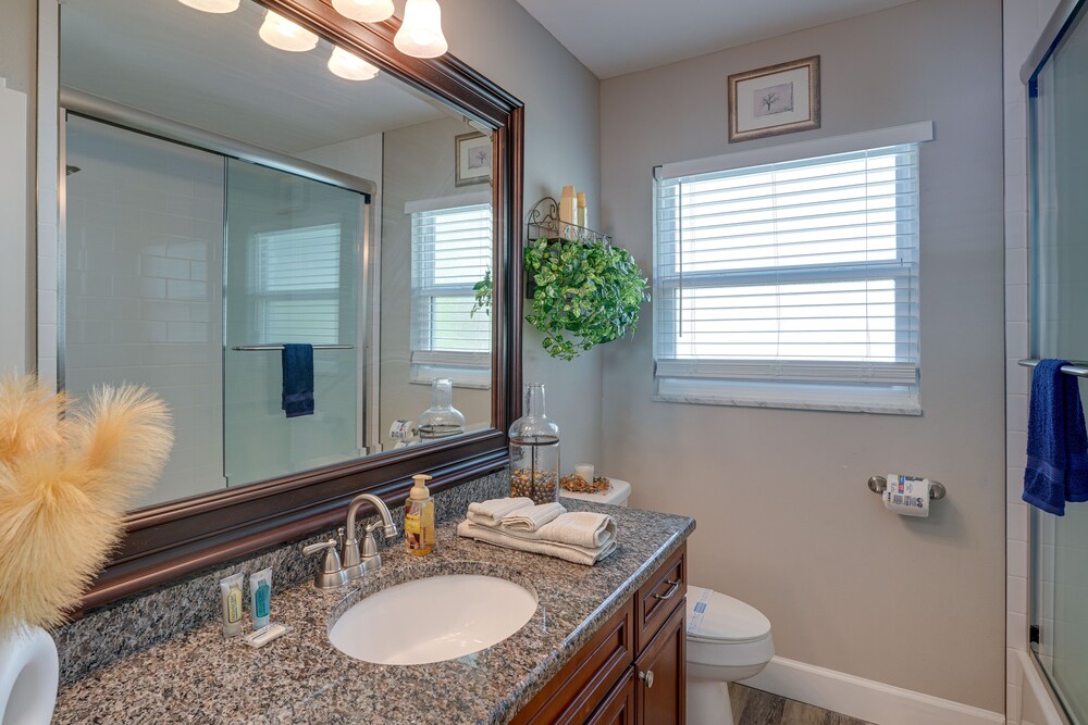 Vibrant Lakeland Home: 1 Mi to Lake Hollingsworth!