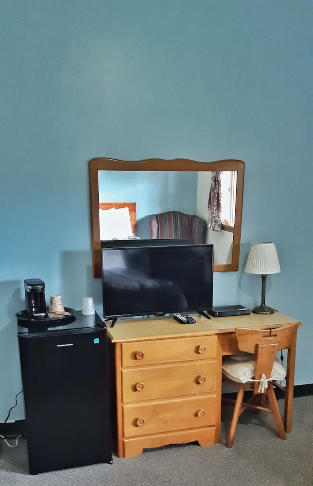 MacIver's Motel & Campground