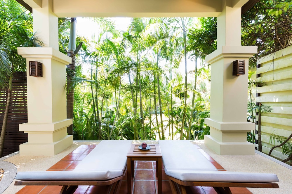 Nai Harn Baan-Bua Villas