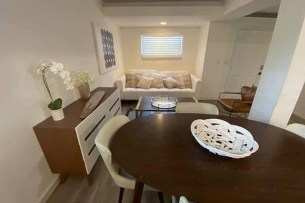Pool Parking 2 Bedroom Retreat Sleeps 5