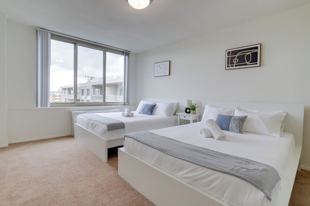 Crystal City Comfortable Apartments
